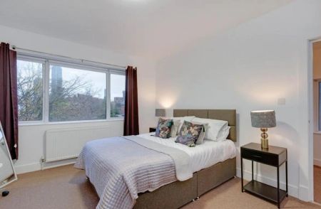 3 bedroom house in London - Photo 4