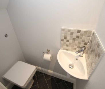 3 bed Semi Detached for rent - Photo 4
