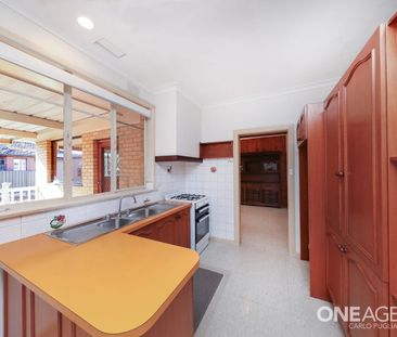 Charming Family Home in Prime Location – Space, Comfort & Unmatched... - Photo 5