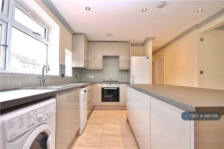 1 bedroom in a house share to rent - Photo 3