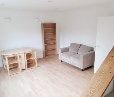 2 Bed Maisonette, Heathwood Court, SW12 - Photo 1