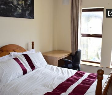 Bright room in 4-bedroom apartment in Swords, Dublin - Photo 3