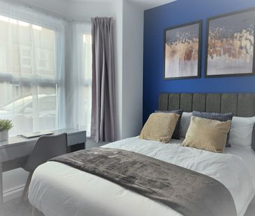 Room in a Shared House, Salisbury Road, RG30 - Photo 1