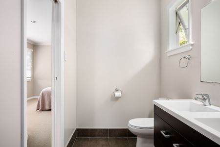 Large Family Home w/ Pool! - Photo 5