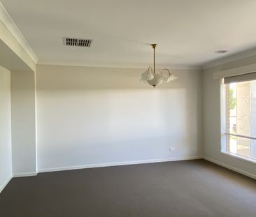 47 Malmsbury Cresent, KIALLA VIC 3631 - Photo 6