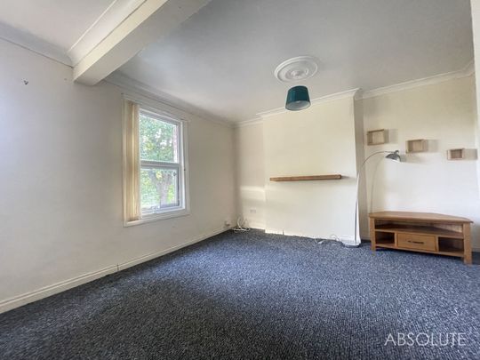 3 bed apartment to rent in Crownhill Park, Torquay, TQ2 - Photo 1