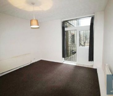 Lowergate, Huddersfield, HD3 - Photo 2