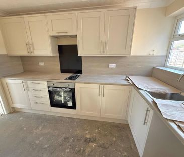 3 bedroom semi-detached house to rent - Photo 5