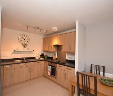 2 bedroom apartment to rent - Photo 5