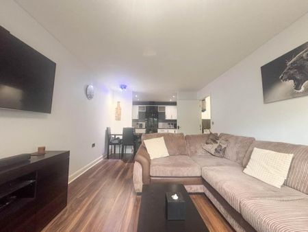 2 bedroom flat to rent - Photo 2