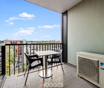 Top Floor North Facing Beauty By The River - Photo 4