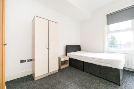 Inglewood Terrace, Woodhouse, Leeds - Photo 2