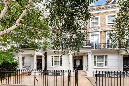 A studio room with its own kitchenette and shower room in South Kensington. - Photo 3