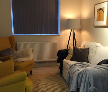 High-End Boutique Accommodation for Working Professionals - Photo 1