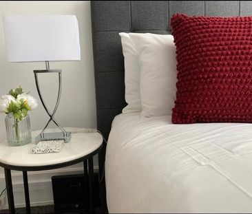 Chic 1 bed furnished apt with pool & gym - Photo 2