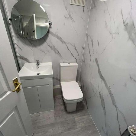 Ingleside Colnbrook, SL3 - Photo 2