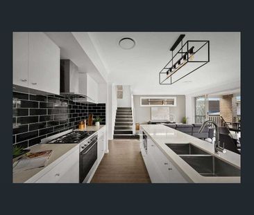 5-bedroom Hampton Family home in Rouse Hill - Photo 5