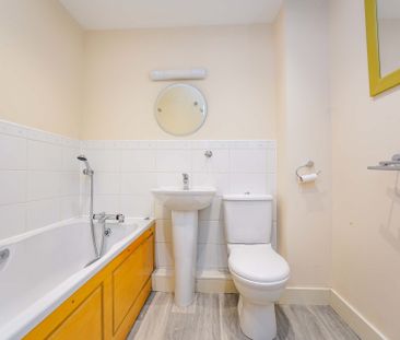 2 bedroom apartment to rent Chesterton Lane, Cirencester, Glouceste... - Photo 5