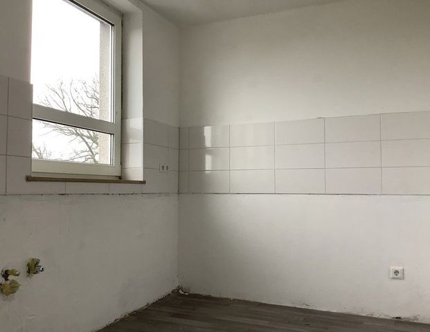 Teilsanierte 2 Zimmer-Wohnung mit Balkon / WBS erforderlich - Photo 1