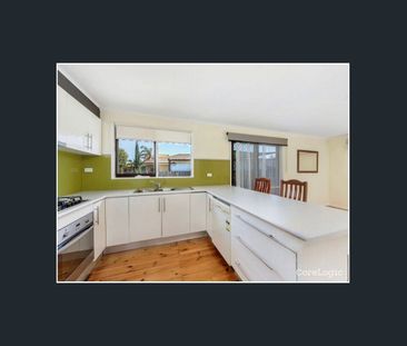 Charming Family Home in a Tranquil Neighbourhood 🏡✨ - Photo 5