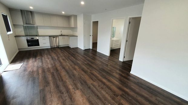 Modern 2BR – 5 min to Sturges Rd Train Station - Photo 1