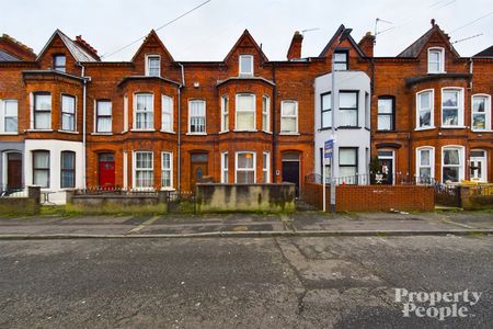 APT 1, 20 Clifton Crescent, Belfast, BT14 6LF - Photo 4