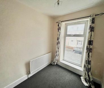 3 bedroom flat to rent - Photo 2
