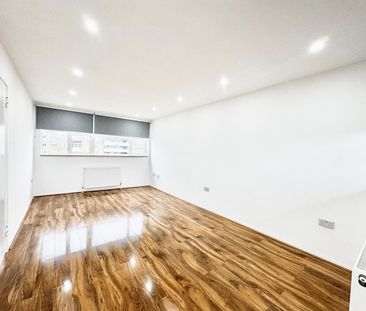 2 Bed Flat, Walden House, SW11 - Photo 1