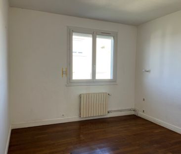 Location Maison 4 pièces 90m² ST YRIEIX LA PERCHE 87500 - Photo 4
