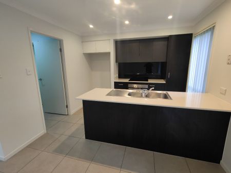 4 Bedroom - Available now - Photo 5