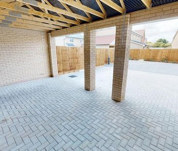 4 bedroom detached house to rent - Photo 2
