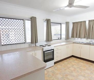 SPACIOUS UNIT IN A GREAT LOCATION IN NAMBOUR - Photo 4