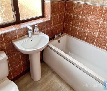 4 bedroom semi-detached house to rent - Photo 5
