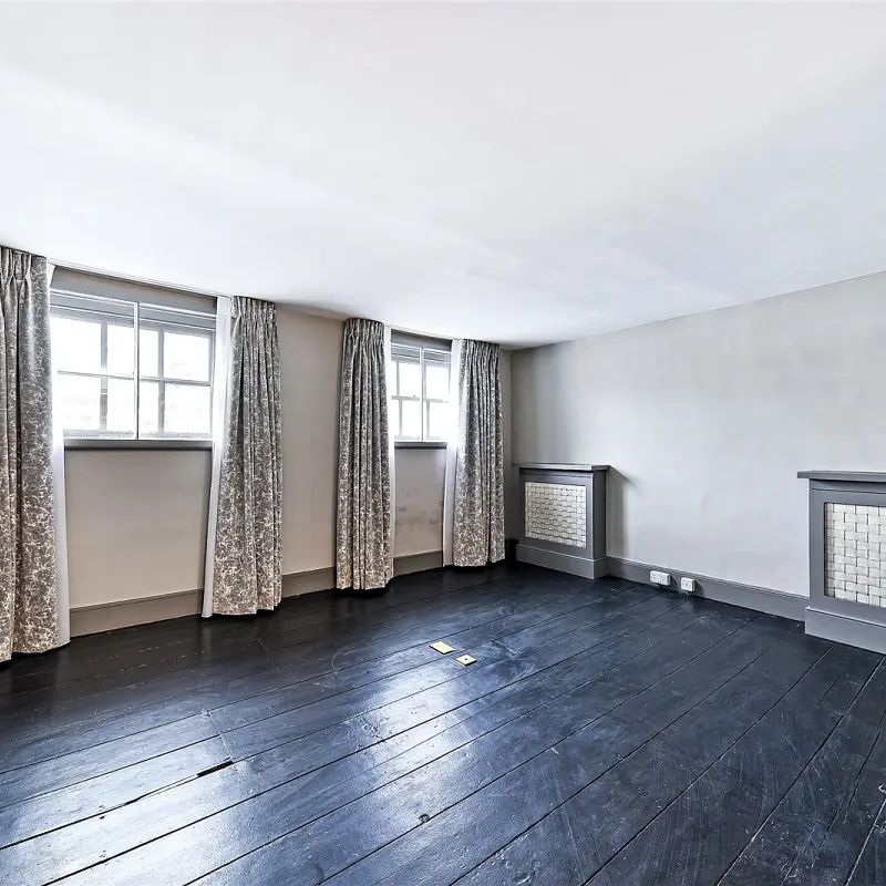 2 bedroom flat in London - Photo 1