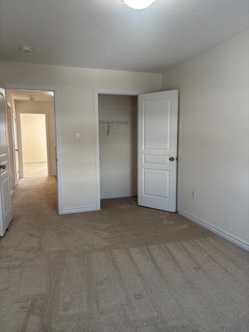 For Lease - 5 SAVAGE Drive, Hamilton, Ontario - Photo 4