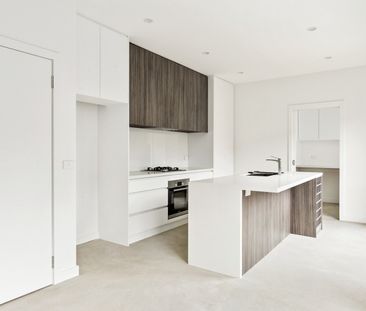 GENEROUSLY APPOINTED TOWNHOUSE! - Photo 4