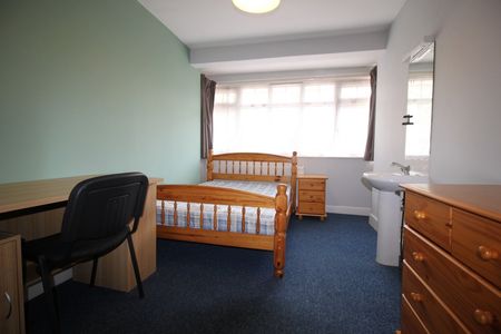 7 Bed Semi-Detached House, Richmond Gardens, SO17 - Photo 5