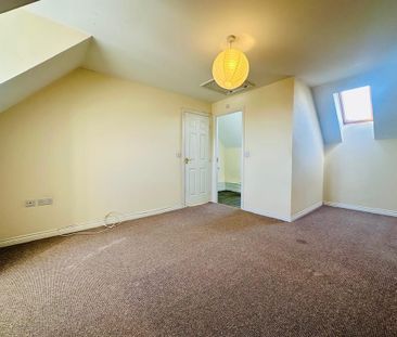 3 bedroom end of terrace house to rent - Photo 2