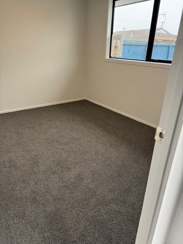 NEW 2 BR Apt at Fifth Ave. w/ Parking - Photo 2