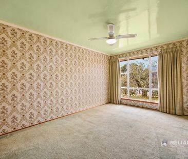 Three Bedroom Home in Fantastic Pocket of Werribee - Photo 5