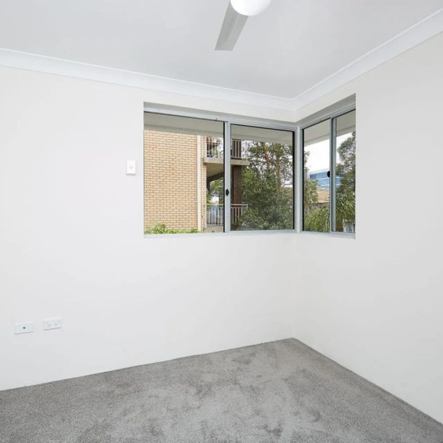 Renovated 2 Bed, 1 Bath Unit with Freestanding Garage! - Photo 1