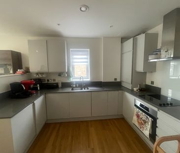 2 Bed Flat, Cezanne Road, W3 - Photo 6