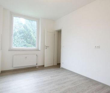 ** Modernisierte 2-Zi-Wohnung mit Wohnküche und Loggia in beliebter... - Photo 2