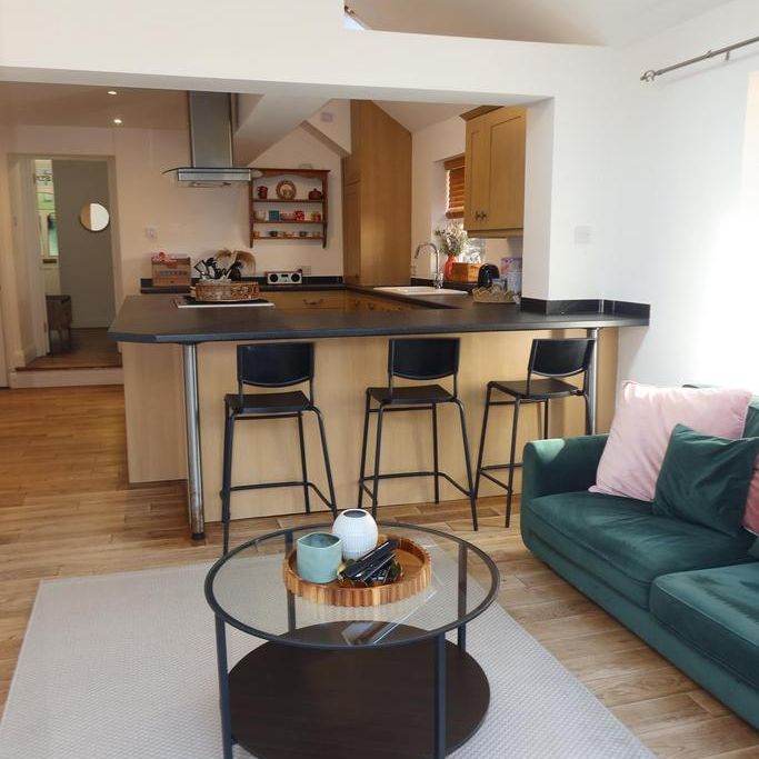 4 bedroom semi-detached house to rent - Photo 1