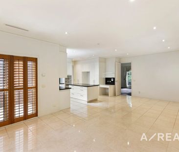 Spacious Single-Level Living in a Peaceful Caulfield North Location - Photo 4
