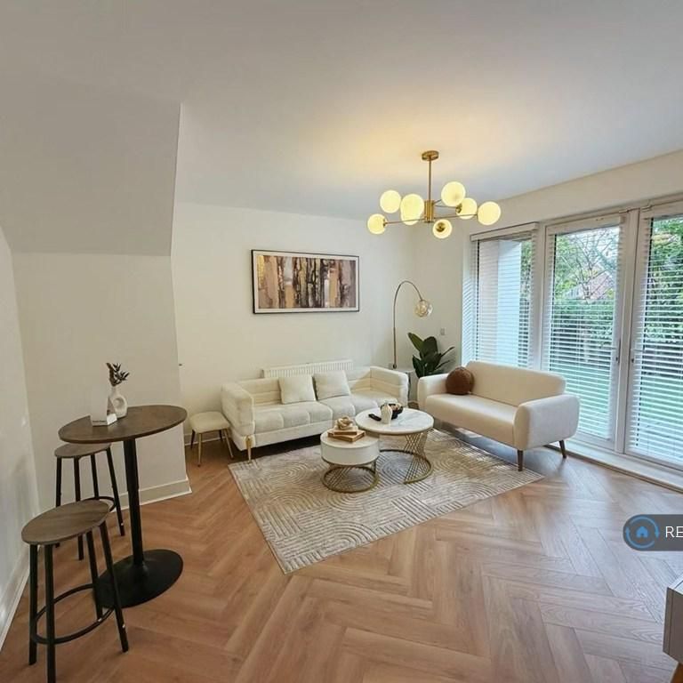 4 bedroom semi-detached house to rent - Photo 1