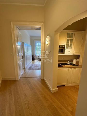 Kiadó újszerű állapotú lakás - Budapest VI. kerület - Photo 3