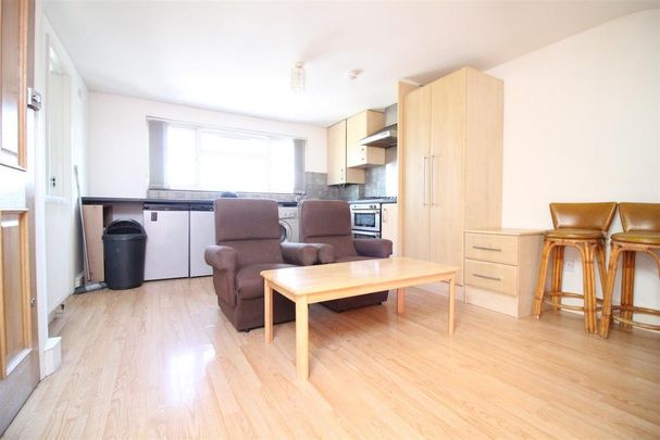 Studio to rent - Photo 1