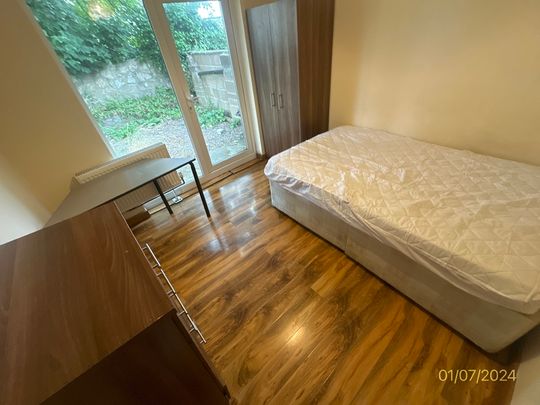 Rooms, Richards StreetCathays, CF24 4DB - Photo 1