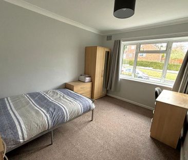 4 bedroom semi-detached house to rent - Photo 6